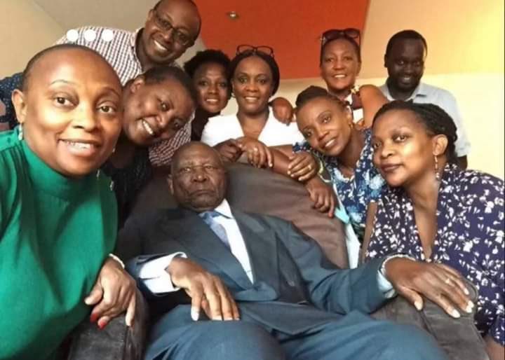 iyi_foto_yakwirakwiye_ku_mbuga_nkoranyambaga_yatumye_hari_abatekereza_ko_kabuga_yafunguwe-b27ec