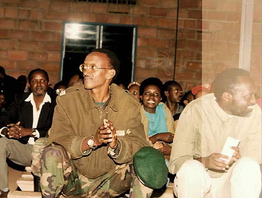  Rutaremara  Tito na Perezida Kagame  mu mwako wo muri 1997.