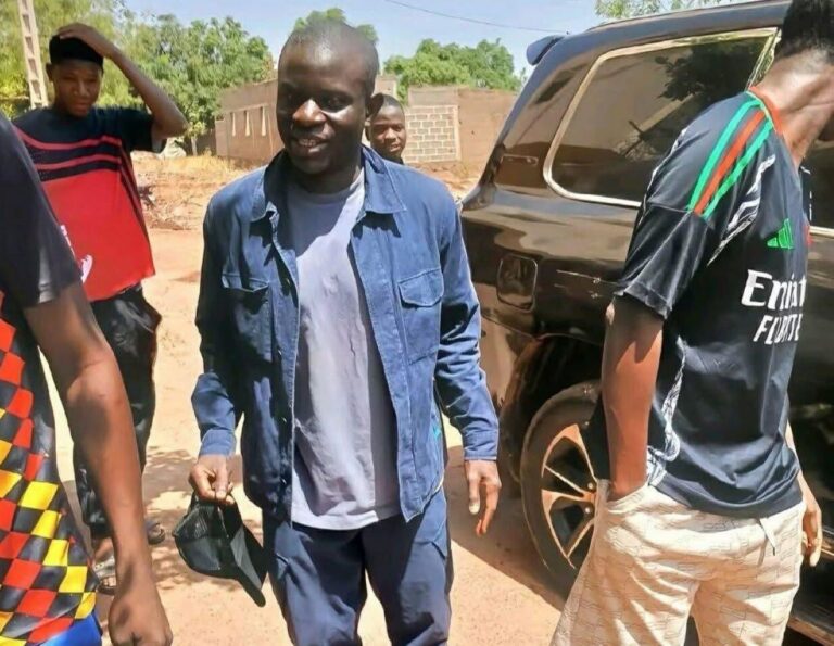 N’Golo Kanté uzwiho guca bugufi ari muri Africa; dore ibintu utari uzi bitangaje ku buzima bwe