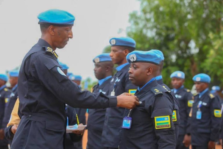 Santrafurika : Abapolisi b’u Rwanda bari mu butumwa bw’amahoro bambitswe imidali y’ishimwe