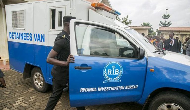 Rubavu : Umugabo yiyemereye ko yatemye umugore n’umwana we yasinze